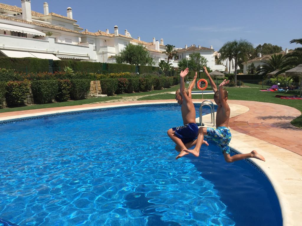 Bahia De Casares Lejlighed Estepona Eksteriør billede